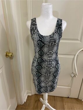 Ellie & Kate Sleeveless Snake Print Bodycon Dress in Black and Gray Small